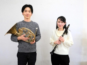 コンサート「音のパレット」に出演するクラリネット奏者井川愛さん(右)とホルン奏者永井孝治さん=明石市東仲ノ町 コンサート「音のパレット」に出演するクラリネット奏者井川愛さん(右)とホルン奏者永井孝治さん=明石市東仲ノ町