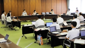 明石商業高校での福祉科設置などについて審議した明石市議会の文教厚生常任委員会=明石市役所議会棟 明石商業高校での福祉科設置などについて審議した明石市議会の文教厚生常任委員会=明石市役所議会棟