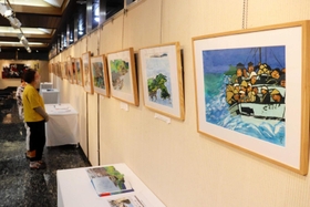 田島征彦さんが戦後間もない明石海峡での海難事故を題材に制作した絵本「せきれい丸」の原画=明石市相生町2 田島征彦さんが戦後間もない明石海峡での海難事故を題材に制作した絵本「せきれい丸」の原画=明石市相生町2