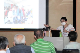シニア海外ボランティアの体験を語る池上智恵子さん=明石市東仲ノ町 シニア海外ボランティアの体験を語る池上智恵子さん=明石市東仲ノ町