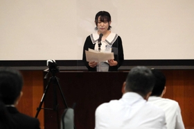 自身の体験を発表する参加者=明石市明南町3 自身の体験を発表する参加者=明石市明南町3