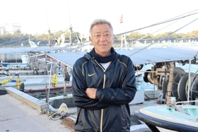 明石の海の現状を語る大西賀雄さん=明石市二見町東二見 明石の海の現状を語る大西賀雄さん=明石市二見町東二見