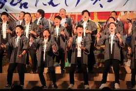 参加者が力強くだんじり唄を歌い上げた「淡路だんじり唄コンクール」=2019年5月、淡路市 参加者が力強くだんじり唄を歌い上げた「淡路だんじり唄コンクール」=2019年5月、淡路市