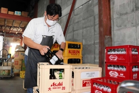 酒やジュースを数本ずつ卸売りする小谷酒販=洲本市本町1 酒やジュースを数本ずつ卸売りする小谷酒販=洲本市本町1