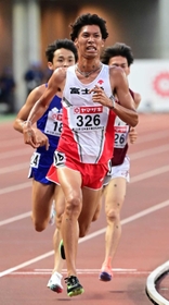 陸上の日本選手権男子5000メートル決勝で力走する坂東悠汰選手=6月24日、大阪市のヤンマースタジアム長居 陸上の日本選手権男子5000メートル決勝で力走する坂東悠汰選手=6月24日、大阪市のヤンマースタジアム長居