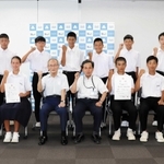 五色中(兵庫県洲本市)3年の山崎りりやさん(15)が、18日に茨城県那珂市である全国中学校体育大会の陸上女子走り幅跳びに出場する。2日、洲本市役所であった激励会に、近畿中学校総合体育大会への出場を決めた他競技の生徒らとともに出席。「目標は優勝を狙える記録の6メートル。これまでの練習の成果を出し切りたい」と話した。(中村有沙)
