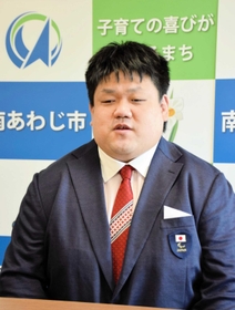 地元に戻って東京パラリンピックを振り返る正木健人選手=南あわじ市役所 地元に戻って東京パラリンピックを振り返る正木健人選手=南あわじ市役所