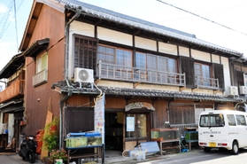 空き家を再利用した「まちなか水族館」の外観=南あわじ市福良乙 空き家を再利用した「まちなか水族館」の外観=南あわじ市福良乙