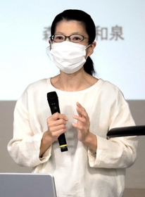 自身の子育て経験について語る森山和泉さん=北淡公民館 自身の子育て経験について語る森山和泉さん=北淡公民館