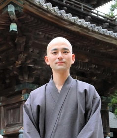 新たに住職となった岡崎哲英さん=先山千光寺 新たに住職となった岡崎哲英さん=先山千光寺