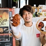 カレーパングランプリ本選出場中の淡路牛カレーパンと酒部正弥さん=洲本市本町4