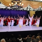 3人が立った舞台=淡路市野島大川