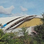 台風で破損したGOGOドームの屋根(洲本市提供)