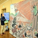 第11話の「赤穂ニャン士」討ち入りのシーンが描かれた2・2メートル四方の巨大パネル=洲本市文化体育館