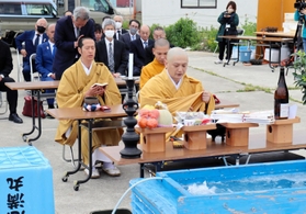 調理に使われるハモの鎮魂のため営まれた法要=南あわじ市灘土生 調理に使われるハモの鎮魂のため営まれた法要=南あわじ市灘土生