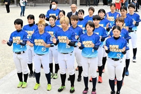 2023年シーズンの必勝を祈願する淡路ブレイブオーシャンズのナイン=伊弉諾神宮 2023年シーズンの必勝を祈願する淡路ブレイブオーシャンズのナイン=伊弉諾神宮