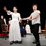 稽古に励むカルメン役の藤井泰子さん(手前左)らアワジオペラカンパニーのメンバー=旧アソンブレホール