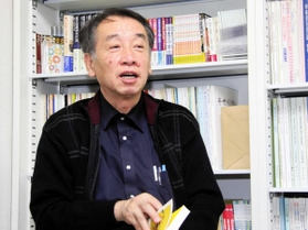 「被災地と被災者を考える懇談会」の歩みを振り返る兵庫県震災復興研究センターの出口俊一事務局長=神戸市長田区久保町7 「被災地と被災者を考える懇談会」の歩みを振り返る兵庫県震災復興研究センターの出口俊一事務局長=神戸市長田区久保町7