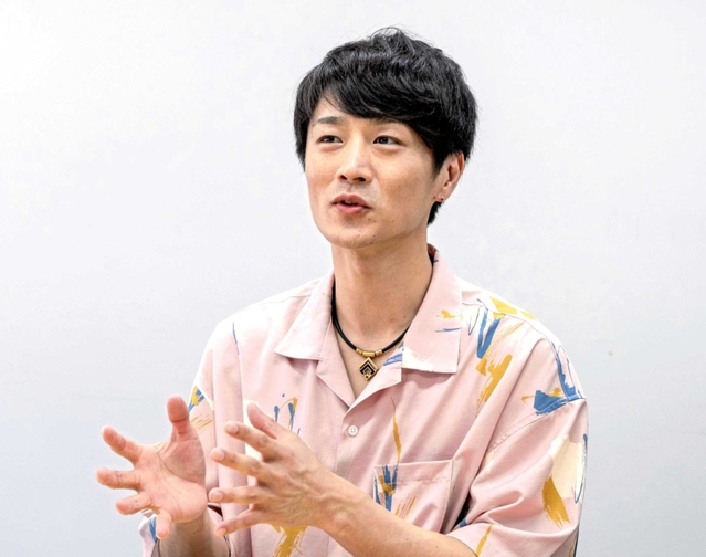 「『渋谷で…どう?』を年末にNHKホールで歌いたい」と話す真田ナオキ=神戸新聞社