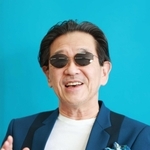 ウオーキングや腹筋、ダンベルなどの筋力トレーニングを日課にしているという高中正義=神戸新聞社(撮影・吉田敦史)