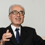 「少年時代、神戸新聞に名前が載ったとき、紙面を手にしている人を見つけたら顔が真っ赤になった」と思い出を語る内藤國雄九段=神戸市中央区