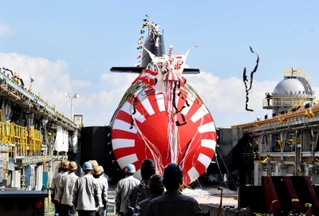 昨年10月に行われた潜水艦「らいげい」の進水式=神戸市中央区東川崎町3、川崎重工業神戸工場