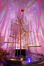 現在飾られている作品「営みの森~NARUO~」=西宮市鳴尾町3(藤井達矢教授提供) 現在飾られている作品「営みの森~NARUO~」=西宮市鳴尾町3(藤井達矢教授提供)