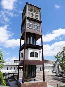 JR伊丹駅に設置されている大型の打楽器「カリヨン」 JR伊丹駅に設置されている大型の打楽器「カリヨン」