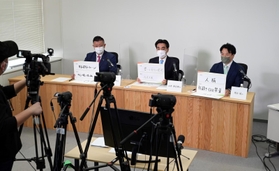 オンライン討論会で収録に臨む立候補予定者ら=神戸市中央区、神戸新聞社(撮影・秋山亮太) オンライン討論会で収録に臨む立候補予定者ら=神戸市中央区、神戸新聞社(撮影・秋山亮太)