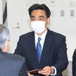 兵庫県西宮市長選で再選を果たした石井登志郎氏が28日、市役所で記者会見し、大差の勝利について「1期目に市政を堅実に運営してきたことで安心感を持ってもらえたのでは」と語った。(山岸洋介)