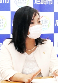組事務所の閉鎖について説明する稲村和美市長=尼崎市役所 組事務所の閉鎖について説明する稲村和美市長=尼崎市役所