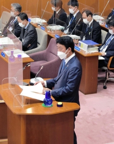 所信表明演説に臨む松本真市長=尼崎市役所 所信表明演説に臨む松本真市長=尼崎市役所