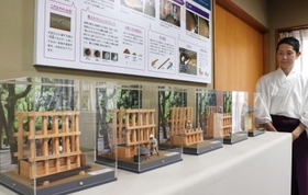 大練塀の工法を紹介する展示=西宮神社 大練塀の工法を紹介する展示=西宮神社