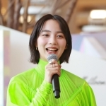 イメージキャラクターとして広告用の撮影などを振り返るのんさん=西宮市高松町、阪急西宮ガーデンズ(撮影・吉田敦史)