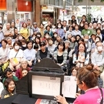 紙芝居師400人が物語の世界展開 宝塚で初のまつり開催、流ちょうな語り口で観客引き込み