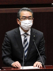 不透明な予算流用を陳謝する高馬豊勝副市長=姫路市役所 不透明な予算流用を陳謝する高馬豊勝副市長=姫路市役所