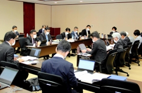 白浜地域を巡る公共事業について、市当局が説明した市会特別委員会=姫路市安田4 白浜地域を巡る公共事業について、市当局が説明した市会特別委員会=姫路市安田4