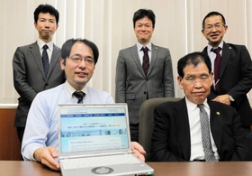 「気軽に相談してほしい」と呼び掛ける弁護団のメンバー=姫路市北条1 「気軽に相談してほしい」と呼び掛ける弁護団のメンバー=姫路市北条1