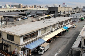 売上額が減少した事業者の施設利用料が減免される姫路市中央卸売市場=同市延末 売上額が減少した事業者の施設利用料が減免される姫路市中央卸売市場=同市延末