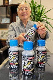 新発売した軽自動車向けエンジンオイル「ジェイオイル ナノターボ」=姫路市土山東の町 新発売した軽自動車向けエンジンオイル「ジェイオイル ナノターボ」=姫路市土山東の町