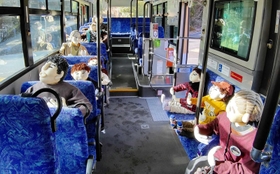 イベント当日に運行される「かかしバス」のイメージ(実行委員会提供) イベント当日に運行される「かかしバス」のイメージ(実行委員会提供)