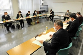 再発防止に向けて議論を始めた検討会議=姫路市立総合教育センター 再発防止に向けて議論を始めた検討会議=姫路市立総合教育センター
