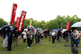 雨の中、3500人が集まったメーデー=姫路市本町 雨の中、3500人が集まったメーデー=姫路市本町