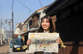 研究で制作したフェノロジーカレンダーを見せる井上佳連さん=姫路市野里寺町 研究で制作したフェノロジーカレンダーを見せる井上佳連さん=姫路市野里寺町