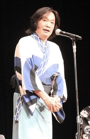 就任式で意気込みを語る河内家菊水丸さん=姫路市西駅前町 就任式で意気込みを語る河内家菊水丸さん=姫路市西駅前町