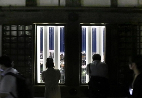 夜、大天守の内部から姫路を見下ろす夜景はまさに「プレミアム」=姫路市本町(撮影・大山伸一郎)