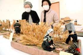 農村風景を表現した人形展=多可町加美区轟 農村風景を表現した人形展=多可町加美区轟