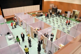 ワクチン接種の予行演習会場。左から予診室、接種室、経過観察所が並ぶ=加西市健康福祉会館 ワクチン接種の予行演習会場。左から予診室、接種室、経過観察所が並ぶ=加西市健康福祉会館
