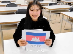 小野市の外国人がお国自慢を日本語で発表する動画(小野市国際交流協会提供) 小野市の外国人がお国自慢を日本語で発表する動画(小野市国際交流協会提供)