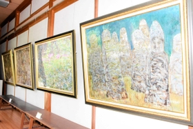 五百羅漢などを描いた清志初男さんの作品展=羅漢寺 五百羅漢などを描いた清志初男さんの作品展=羅漢寺